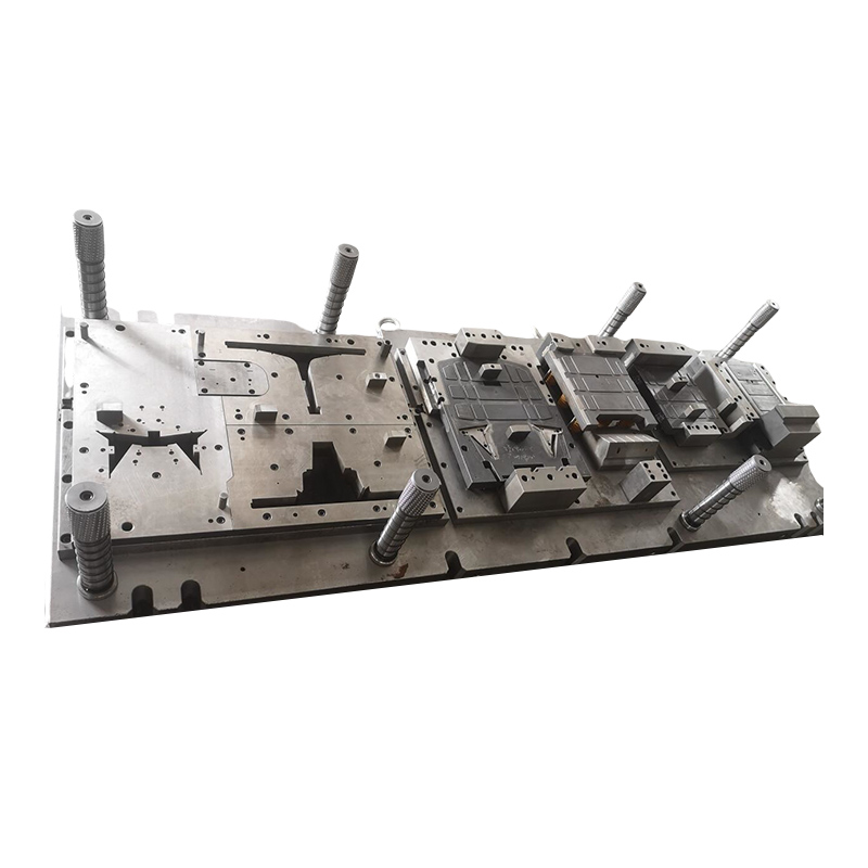 How do hardware molds achieve precision stamping of tiny dimensions and complex structures?